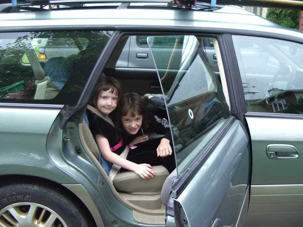 kids in car, caravanning with kids